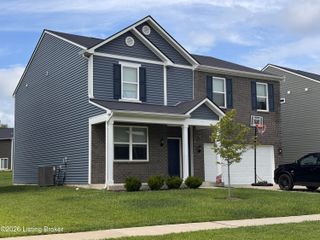 11913 Wooden Trace Dr, Louisville, KY 40229