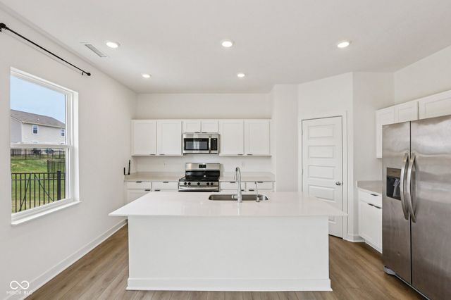 2221 Boxwood Drive, Greenfield, IN 46140