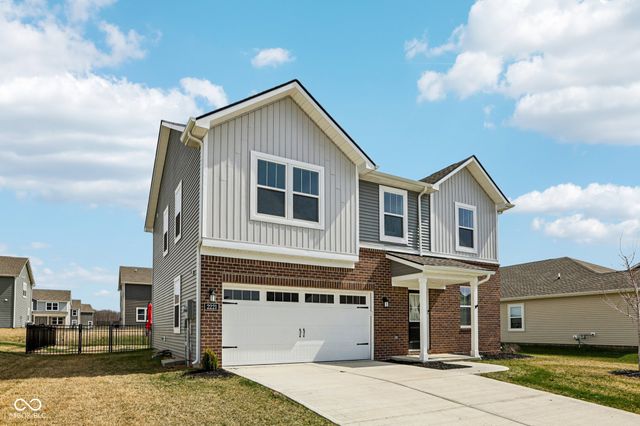 2221 Boxwood Drive, Greenfield, IN 46140