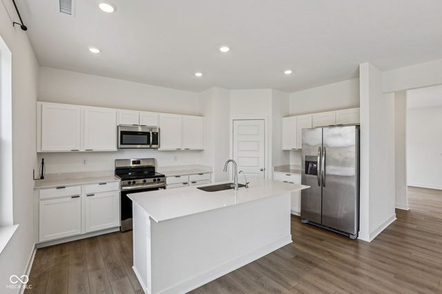 2221 Boxwood Drive, Greenfield, IN 46140