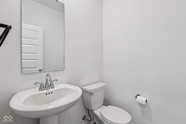 2221 Boxwood Drive, Greenfield, IN 46140