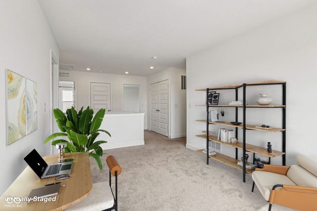 2221 Boxwood Drive, Greenfield, IN 46140