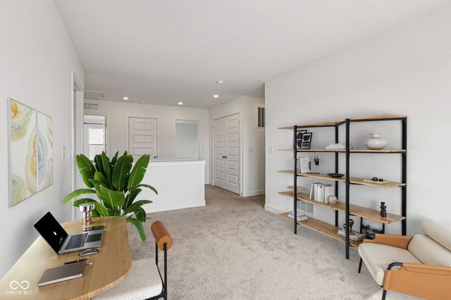 2221 Boxwood Drive, Greenfield, IN 46140