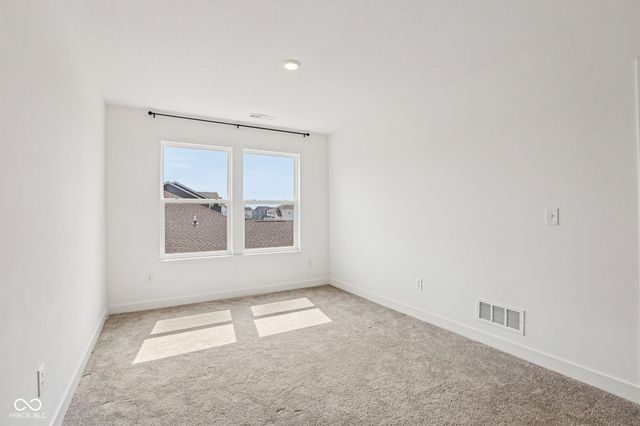 2221 Boxwood Drive, Greenfield, IN 46140