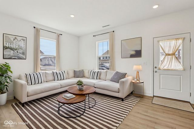 2221 Boxwood Drive, Greenfield, IN 46140