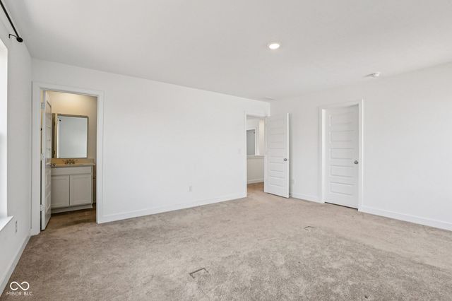 2221 Boxwood Drive, Greenfield, IN 46140