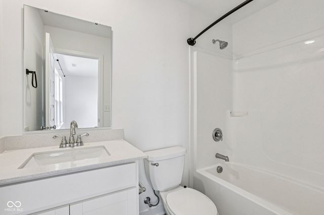 2221 Boxwood Drive, Greenfield, IN 46140