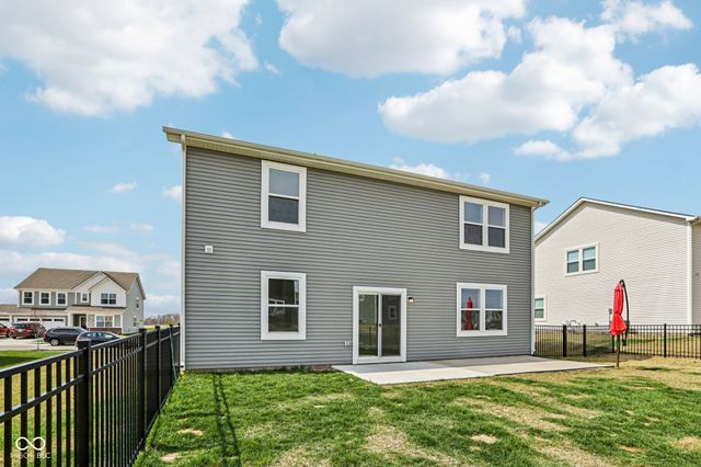 2221 Boxwood Drive, Greenfield, IN 46140