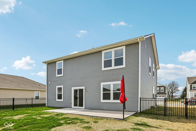 2221 Boxwood Drive, Greenfield, IN 46140