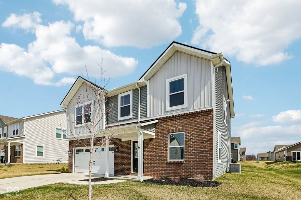 2221 Boxwood Drive, Greenfield, IN 46140