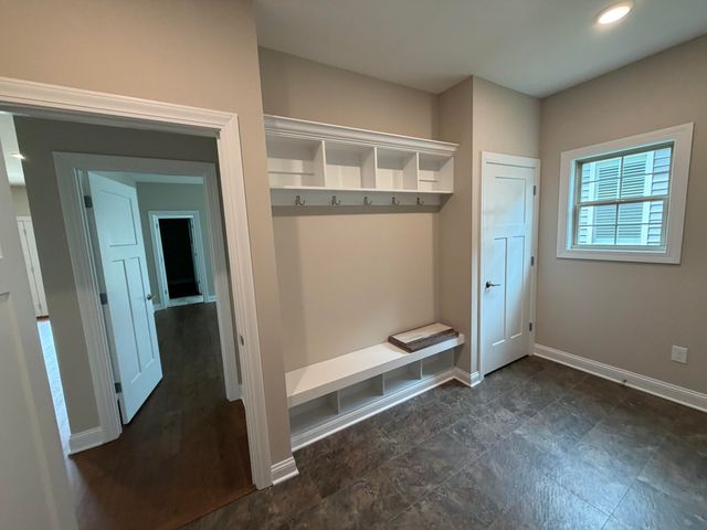 1081 Squirrel Nest Lane, Lexington, KY 40509