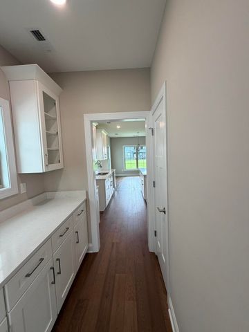 1081 Squirrel Nest Lane, Lexington, KY 40509