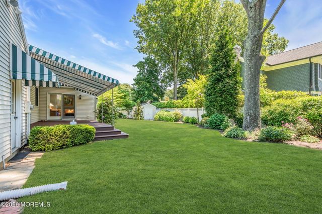 86 Laurel Drive, Fair Haven, NJ 07704