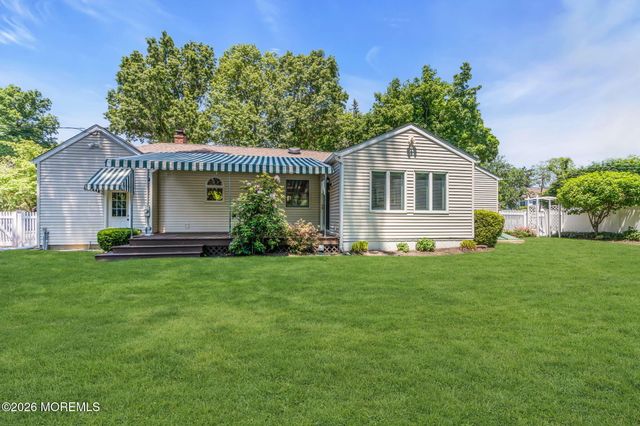 86 Laurel Drive, Fair Haven, NJ 07704
