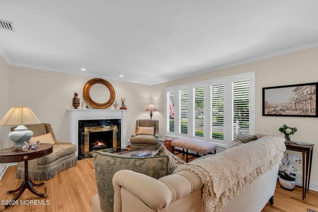 86 Laurel Drive, Fair Haven, NJ 07704