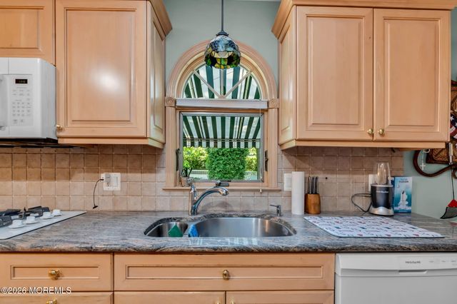 86 Laurel Drive, Fair Haven, NJ 07704