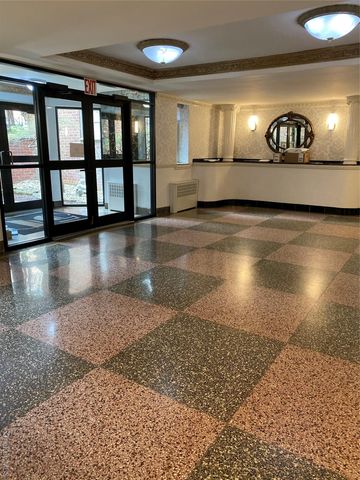 50 S Middle Neck Road 1P, Great Neck, NY 11021