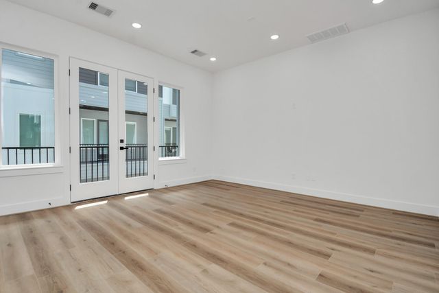 3036 Live Oak Street, Houston, TX 77004