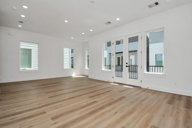 3036 Live Oak Street, Houston, TX 77004