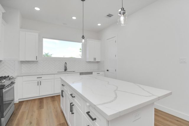 3036 Live Oak Street, Houston, TX 77004