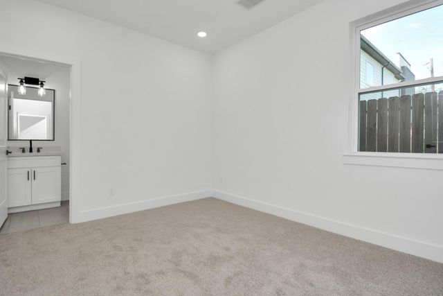 3036 Live Oak Street, Houston, TX 77004