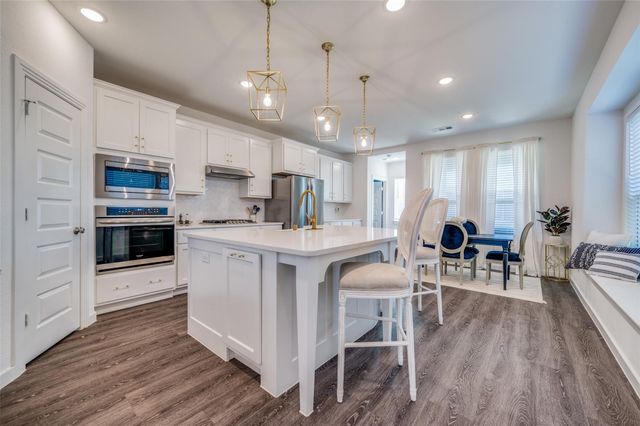 1520 Gelding Drive, Aubrey, TX 76227