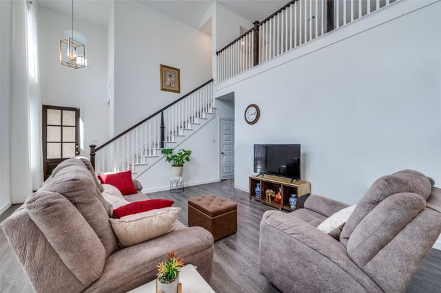 1520 Gelding Drive, Aubrey, TX 76227