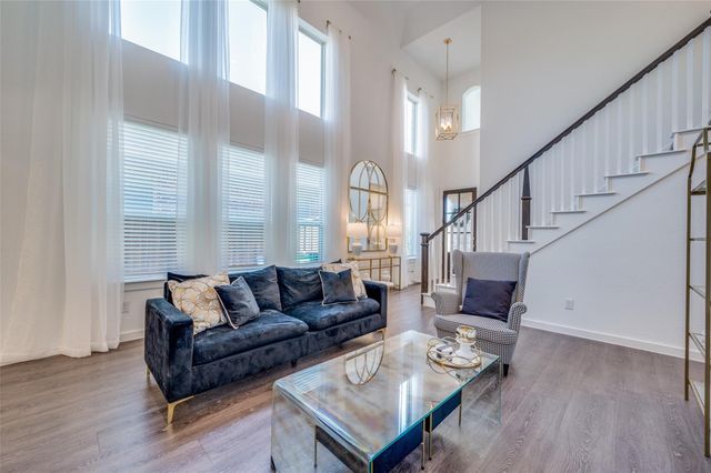 1520 Gelding Drive, Aubrey, TX 76227