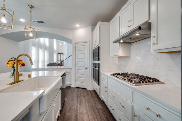 1520 Gelding Drive, Aubrey, TX 76227