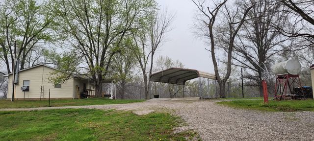 17860 N Woodlawn Lane, Woodlawn, IL 62898