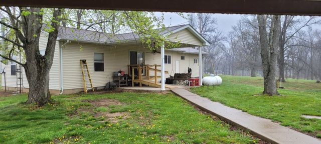 17860 N Woodlawn Lane, Woodlawn, IL 62898