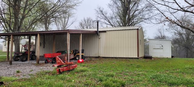 17860 N Woodlawn Lane, Woodlawn, IL 62898