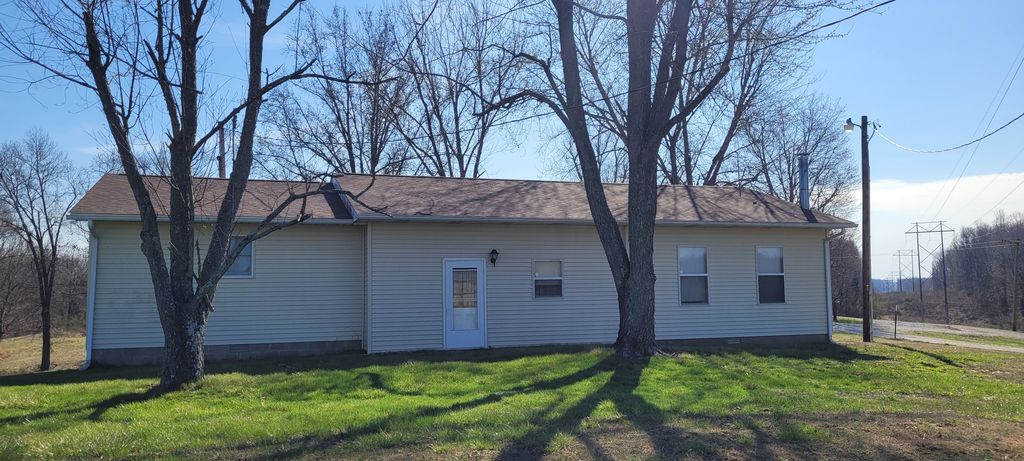 17860 N Woodlawn Lane, Woodlawn, IL 62898