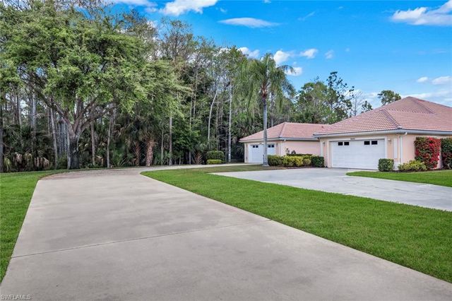5887 Northridge DR N 13, Naples, FL 34110