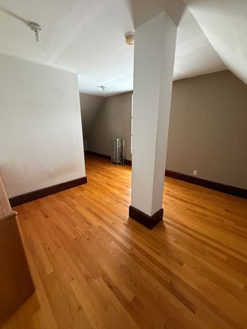 19 Nixon St, Boston, MA 02124