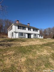 321 Artillery Road, Middlebury, CT 06762