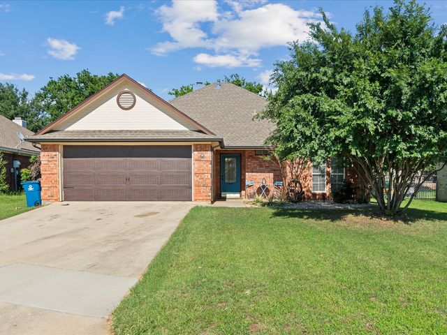 202 Linda Street, Aubrey, TX 76227