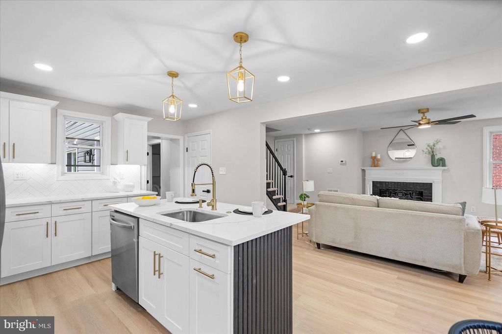 Image 14 of property listing at 6615 LAUREL DR, Baltimore, MD 21207