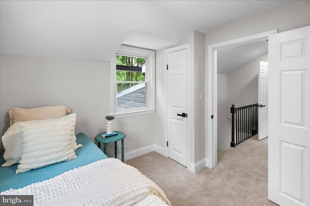 Image 19 of property listing at 6615 LAUREL DR, Baltimore, MD 21207