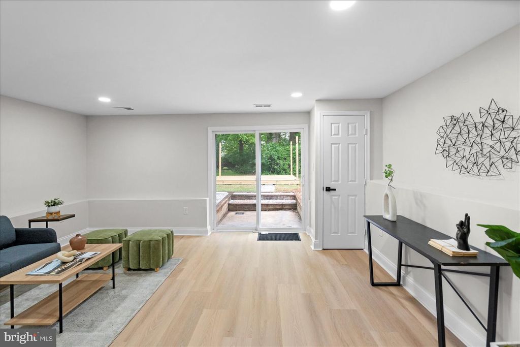 Image 33 of property listing at 6615 LAUREL DR, Baltimore, MD 21207