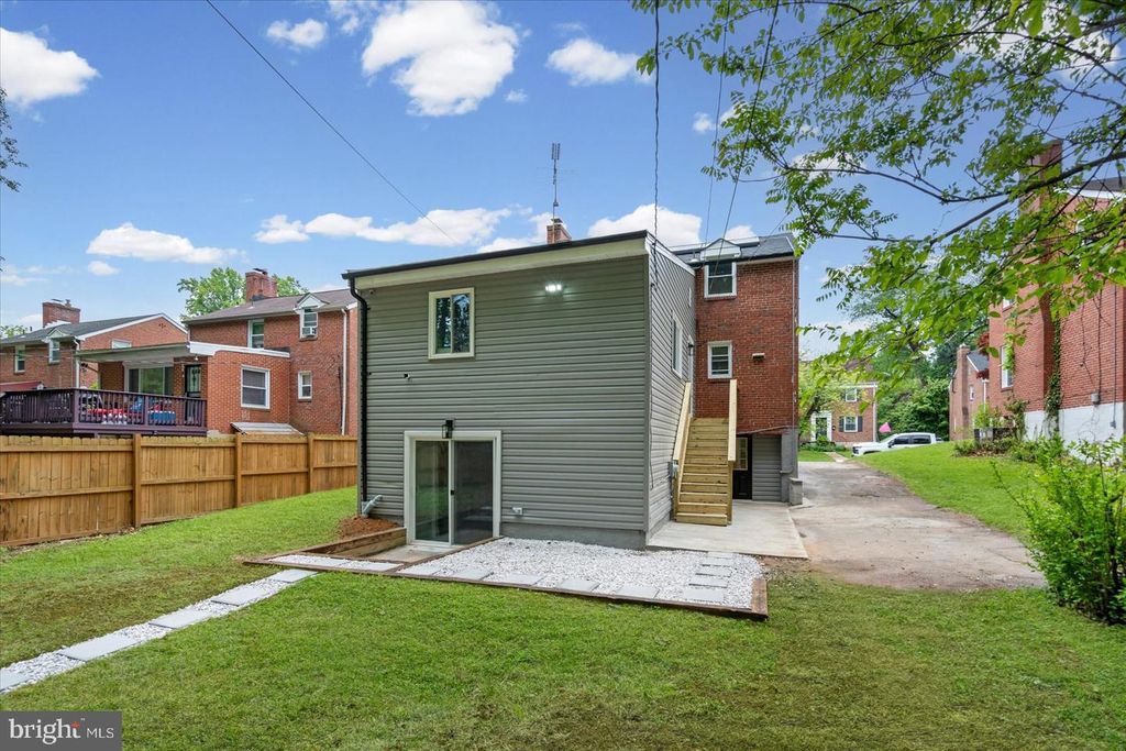 Image 44 of property listing at 6615 LAUREL DR, Baltimore, MD 21207