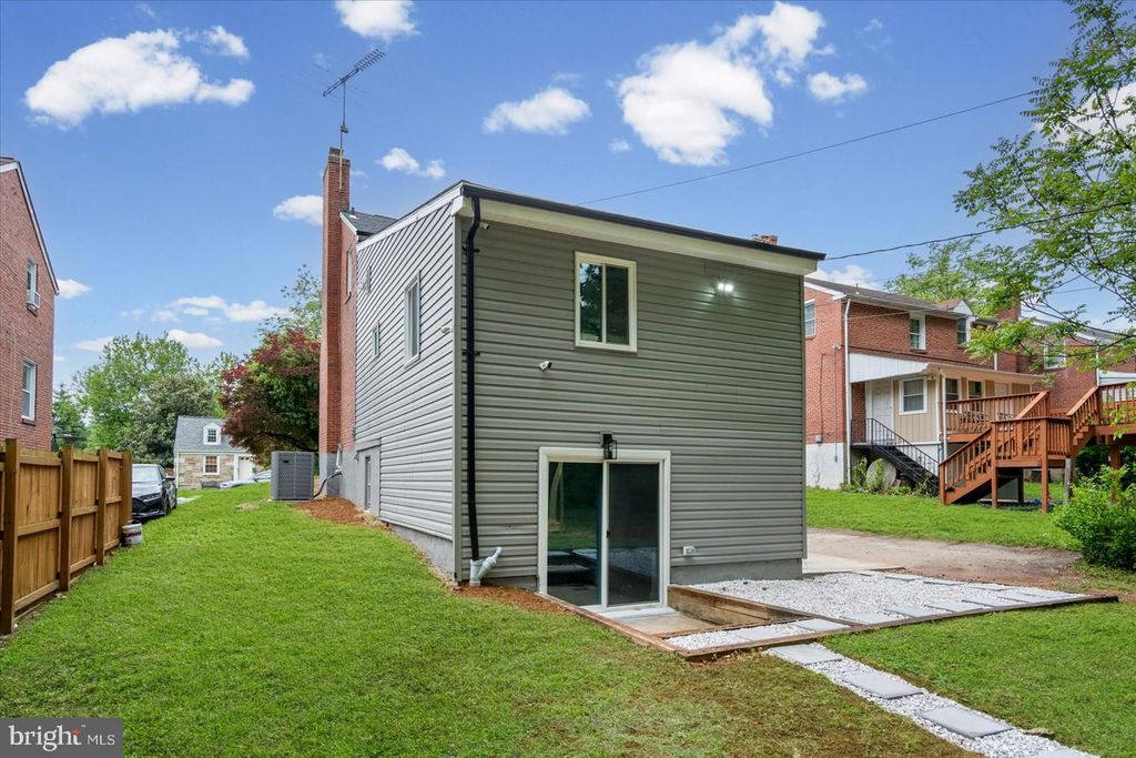 Image 45 of property listing at 6615 LAUREL DR, Baltimore, MD 21207