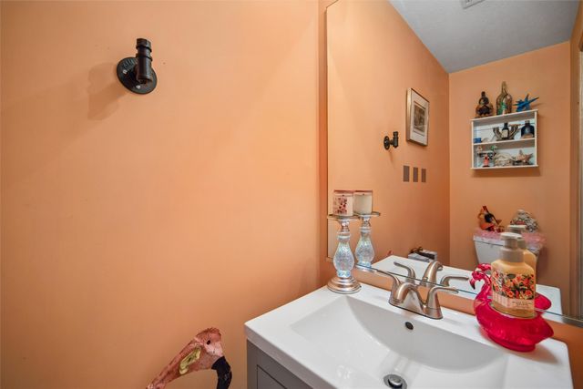 500 N Valley Drive 602, Des Moines, IA 50312