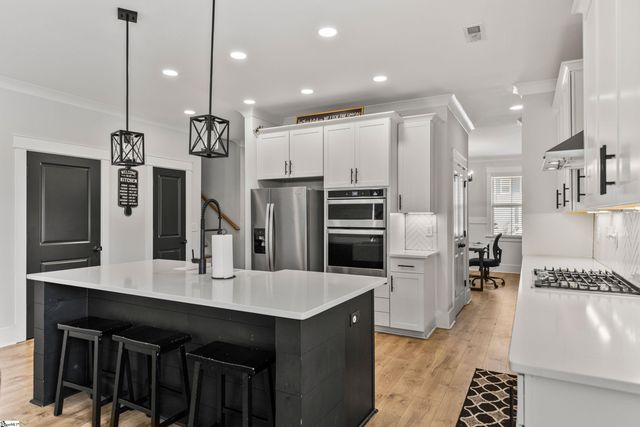 218 Deerview Trail, Simpsonville, SC 29680