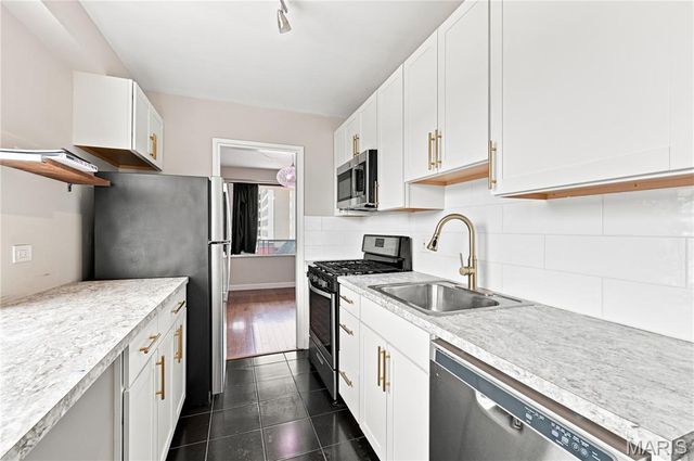 4466 W Pine Boulevard 6B, St Louis, MO 63108