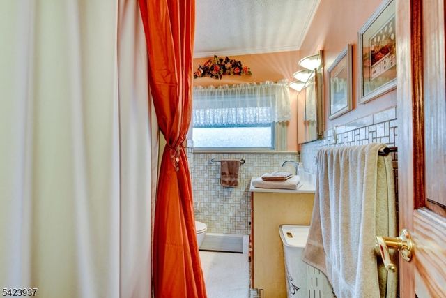 82 Newton Ave, Sussex Boro, NJ 07461