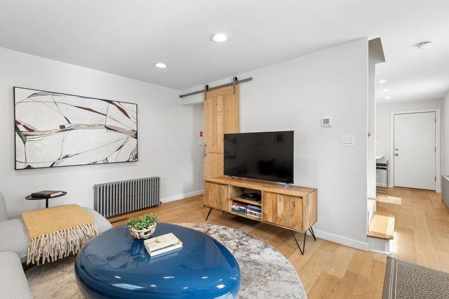 84 West St 84, Newton, MA 02458