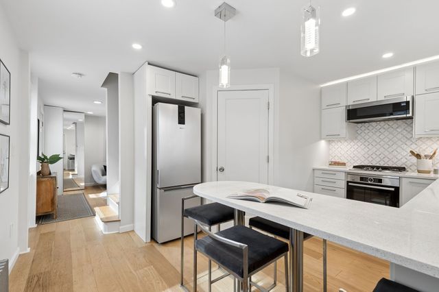 84 West St 84, Newton, MA 02458