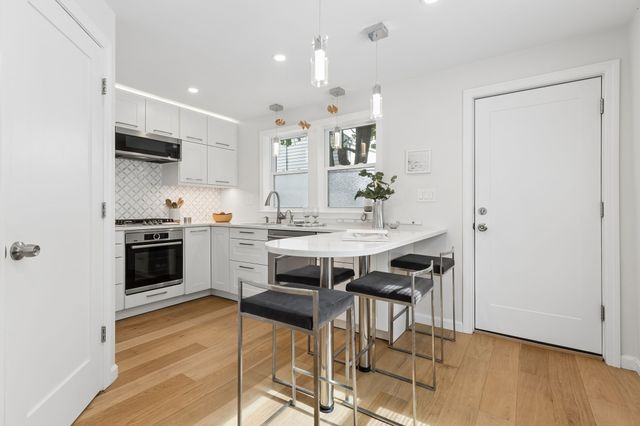 84 West St 84, Newton, MA 02458