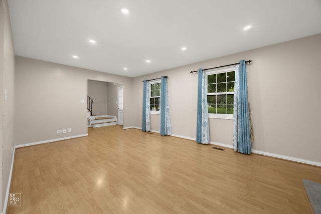 120 Tamworth Place, Schaumburg, IL 60194